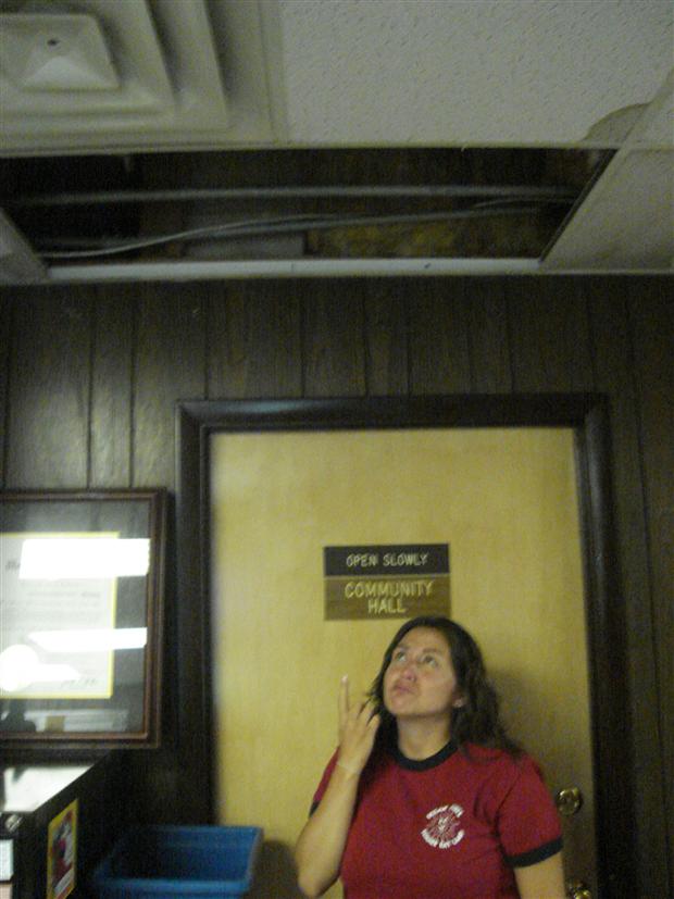 Amanda and the ceiling