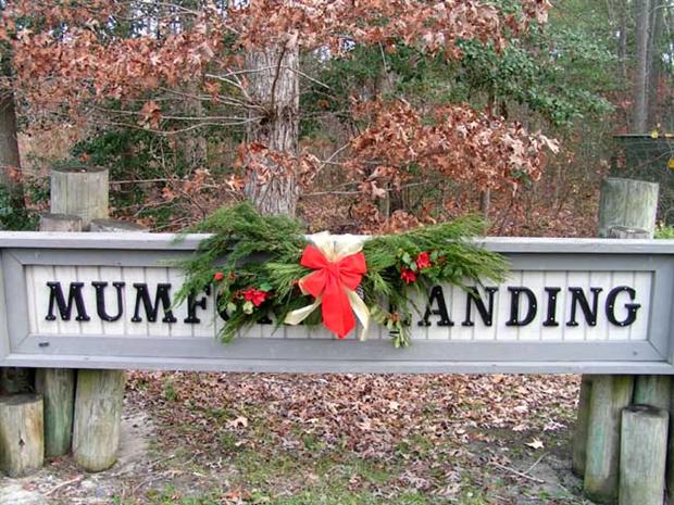 Mumfords Landing-Decorations