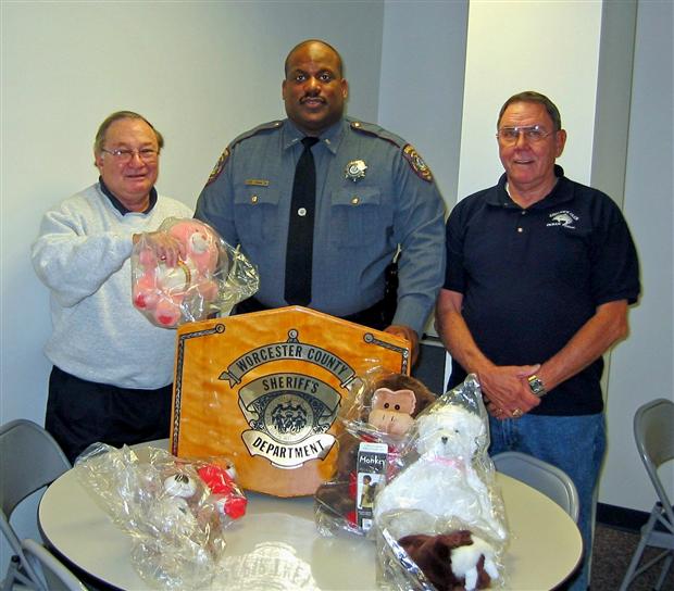 Anglers Present Toys to Sheriff