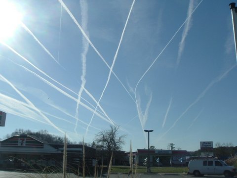 contrails over Pines Plaza